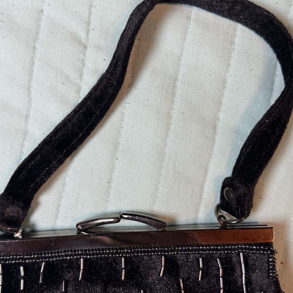 Vintage Black Velvet Beaded Evening Bag with Kiss Lock Closure - Picture 3 of 8